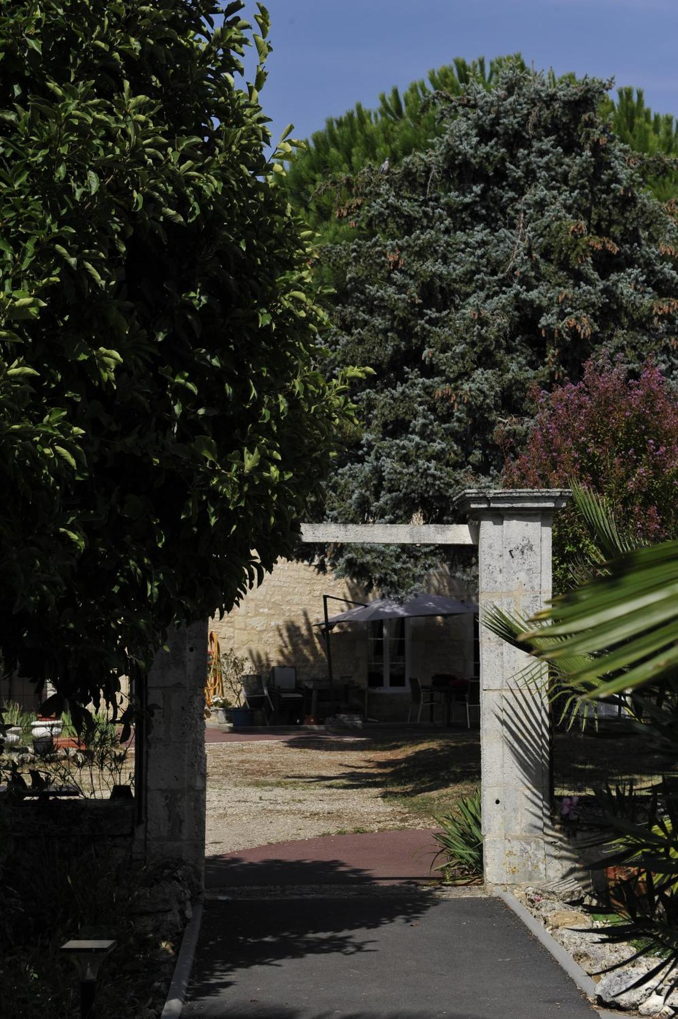 Gites Jardin-Darcy - Piscine Au Sel Bois Экстерьер фото
